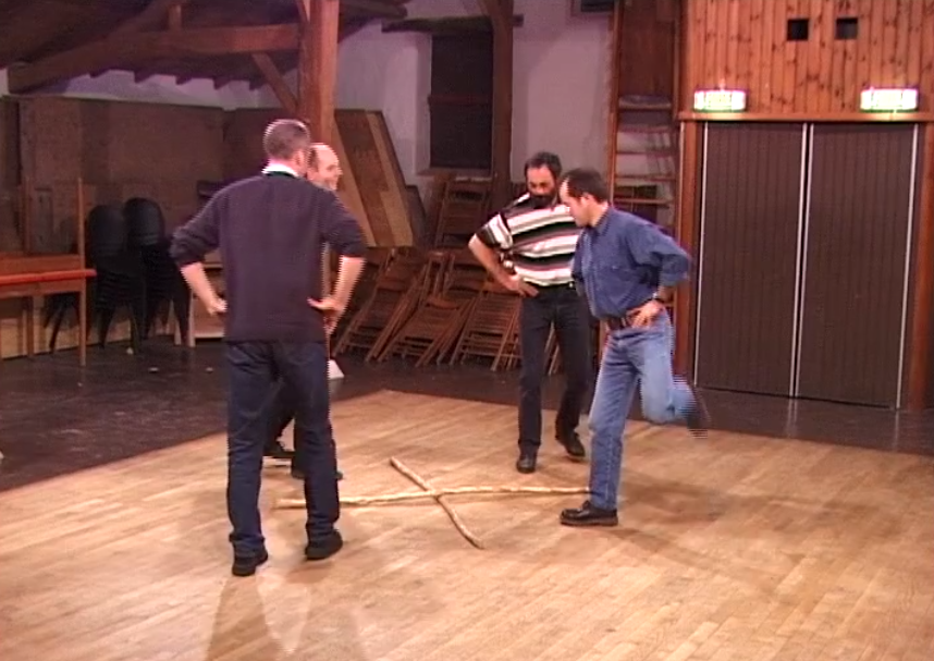 Branle des quatre bûchettes, Sallertaine, 2001 _ Tap Dou Païe